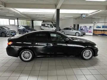 320 i Limousine M Sport HUD LED Kamera Navi. Sit