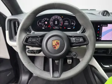 Cayenne GTS Coupe | PDCC | Hinterachslenkung |