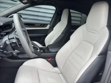 Cayenne GTS Coupe | PDCC | Hinterachslenkung |