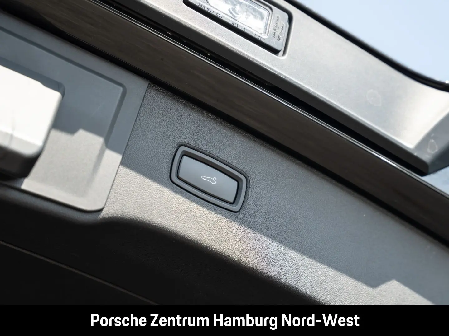 Cayenne PASM Panorama Dach BOSE 21-Zoll HUD 360°