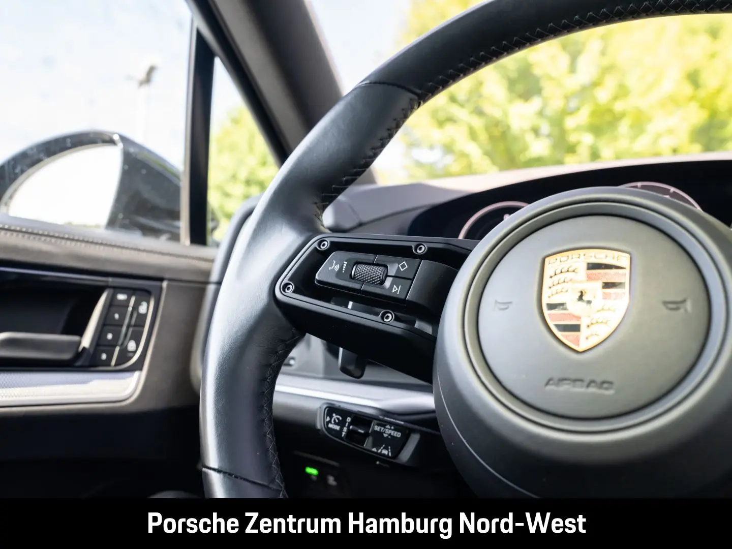 Cayenne PASM Panorama Dach BOSE 21-Zoll HUD 360°
