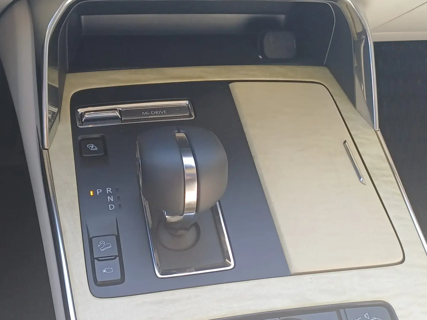 Mazda CX-80 2.5L E-SKYACTIV PHEV 327 CP 4wd Takumi Plus