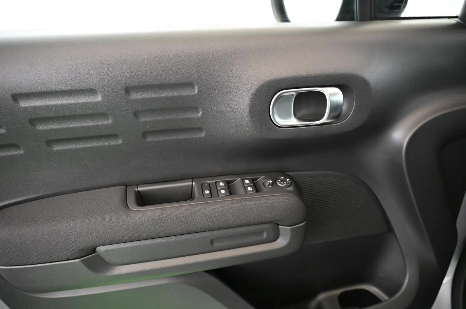 Citroën C3 Aircross 1.2 PT 110 PLUS LED/NAVI/PDC/