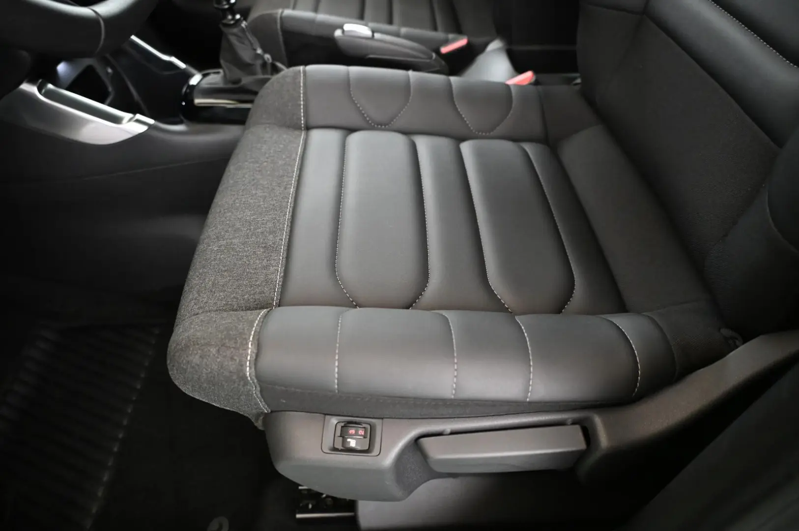 Citroën C3 Aircross 1.2 PT 110 PLUS LED/NAVI/PDC/