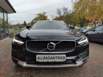 V90 Cross Country Pro AWD