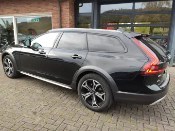 V90 Cross Country Pro AWD