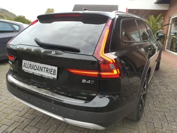 V90 Cross Country Pro AWD