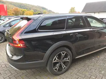 V90 Cross Country Pro AWD
