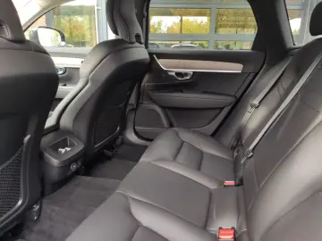 V90 Cross Country Pro AWD