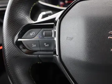 Peugeot 2008 GT-Line PureTech  LED Navi Kamera