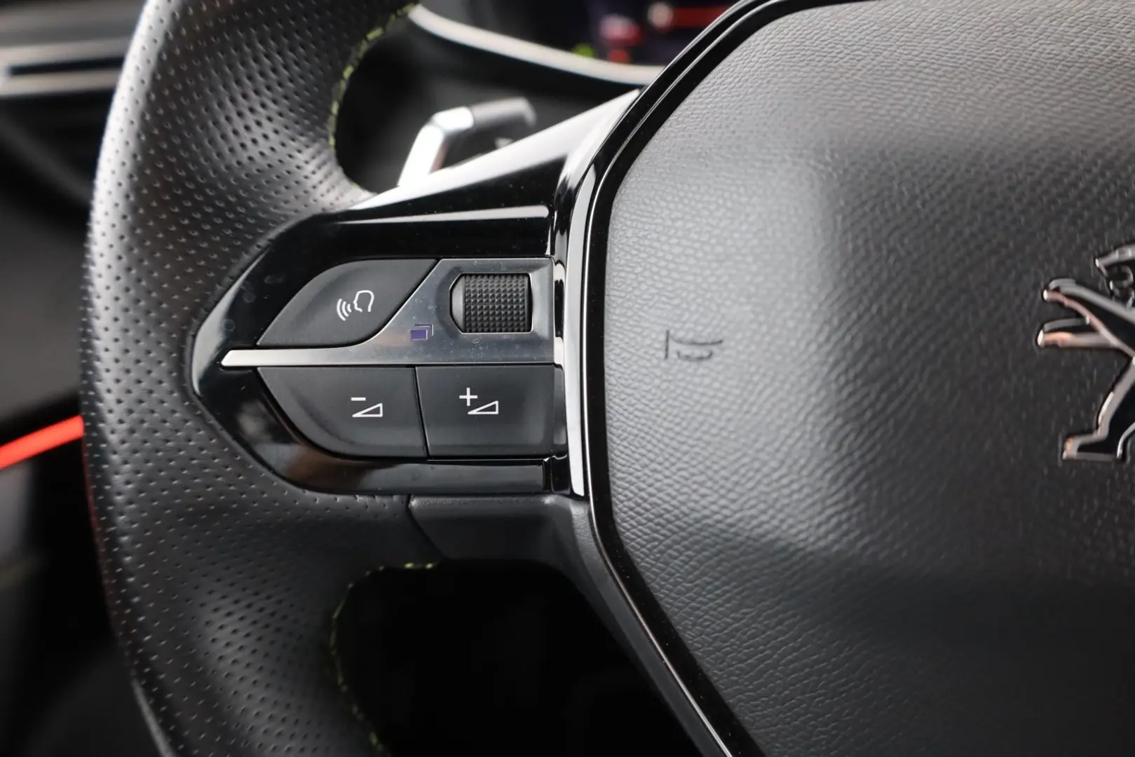 Peugeot 2008 GT-Line PureTech  LED Navi Kamera
