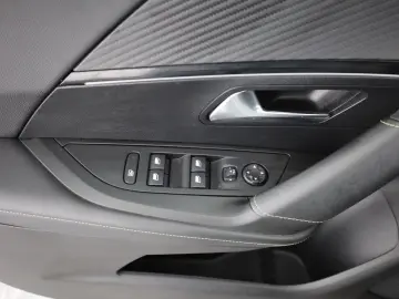 Peugeot 2008 GT-Line PureTech  LED Navi Kamera
