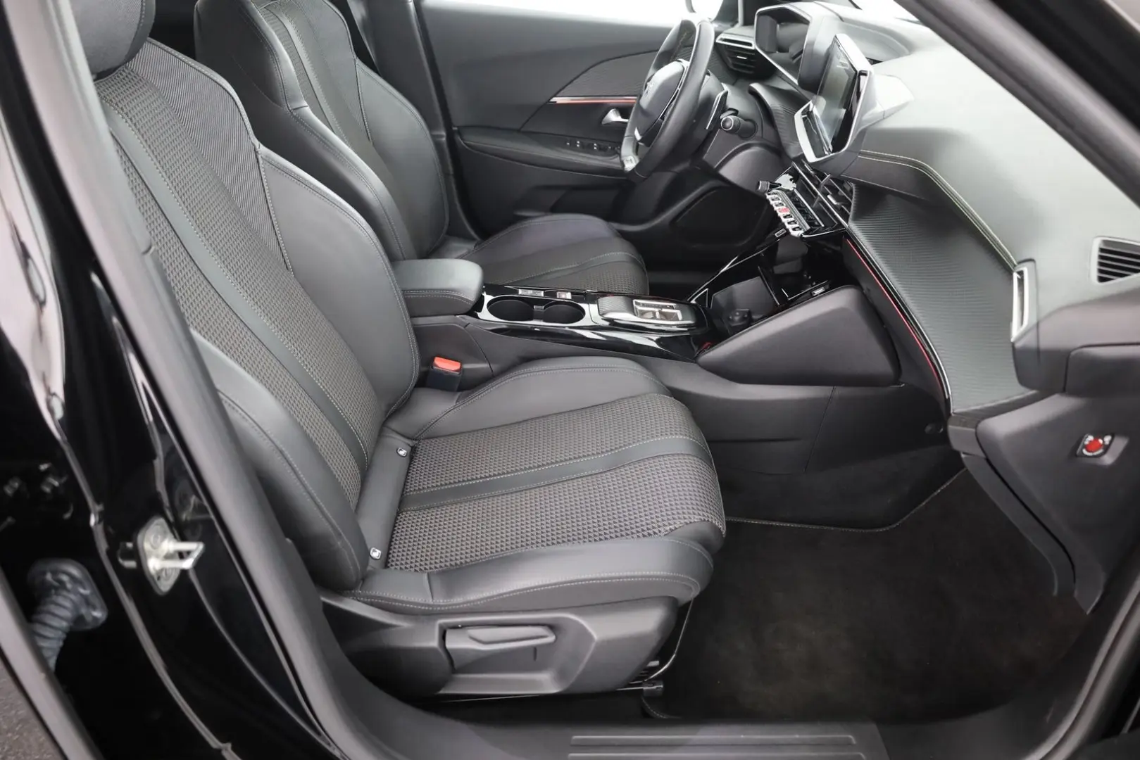 Peugeot 2008 GT-Line PureTech  LED Navi Kamera