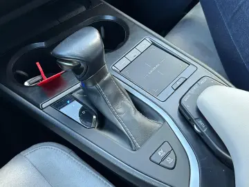 Lexus UX 250h 2.0L HEV 20H- (178 HP) 4X4 CVT Executive 2021