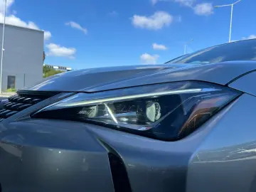 Lexus UX 250h 2.0L HEV 20H- (178 HP) 4X4 CVT Executive 2021