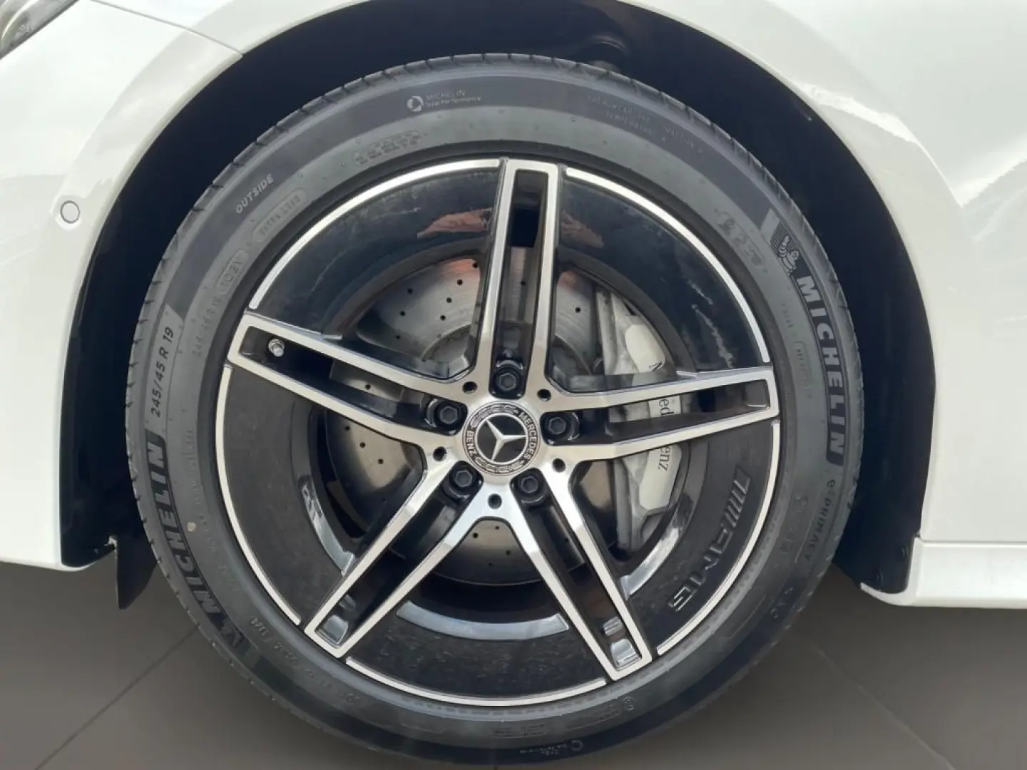 E 220 d AMG +MBUX+DISTR+Navi+SpurW+W-Paket+PDC