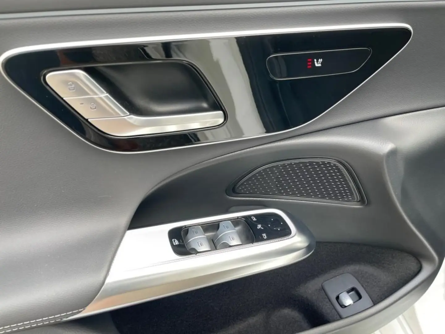 E 220 d AMG +MBUX+DISTR+Navi+SpurW+W-Paket+PDC