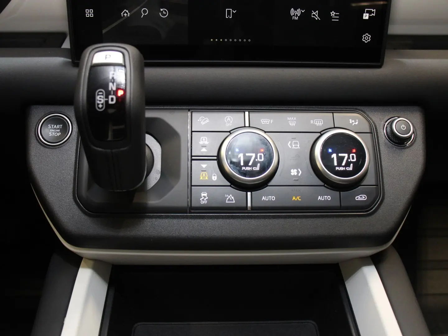Defender 110 D300 X-Dynamic SE AHK Pano HUD