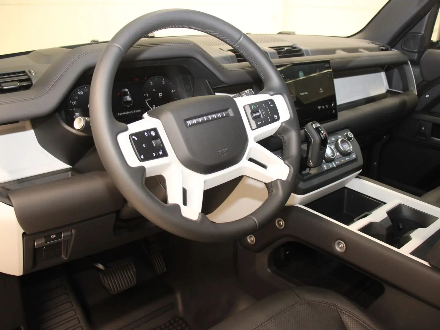 Defender 110 D300 X-Dynamic SE AHK Pano HUD