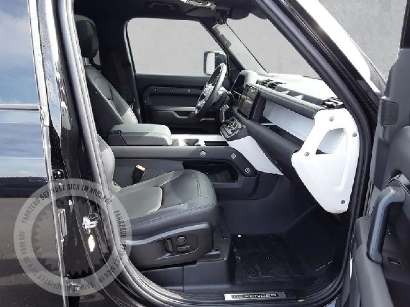 Defender 110 D300 X-Dynamic SE AHK PANO HEAD-UP