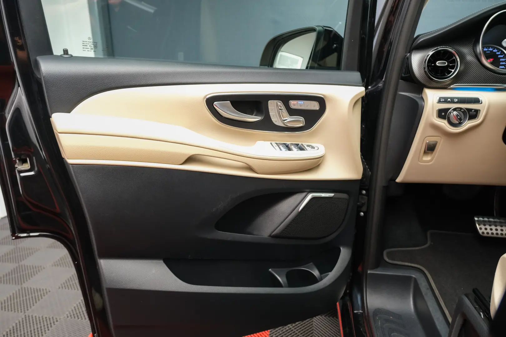 Mercedes-Benz V300 4Matic Individual Seats