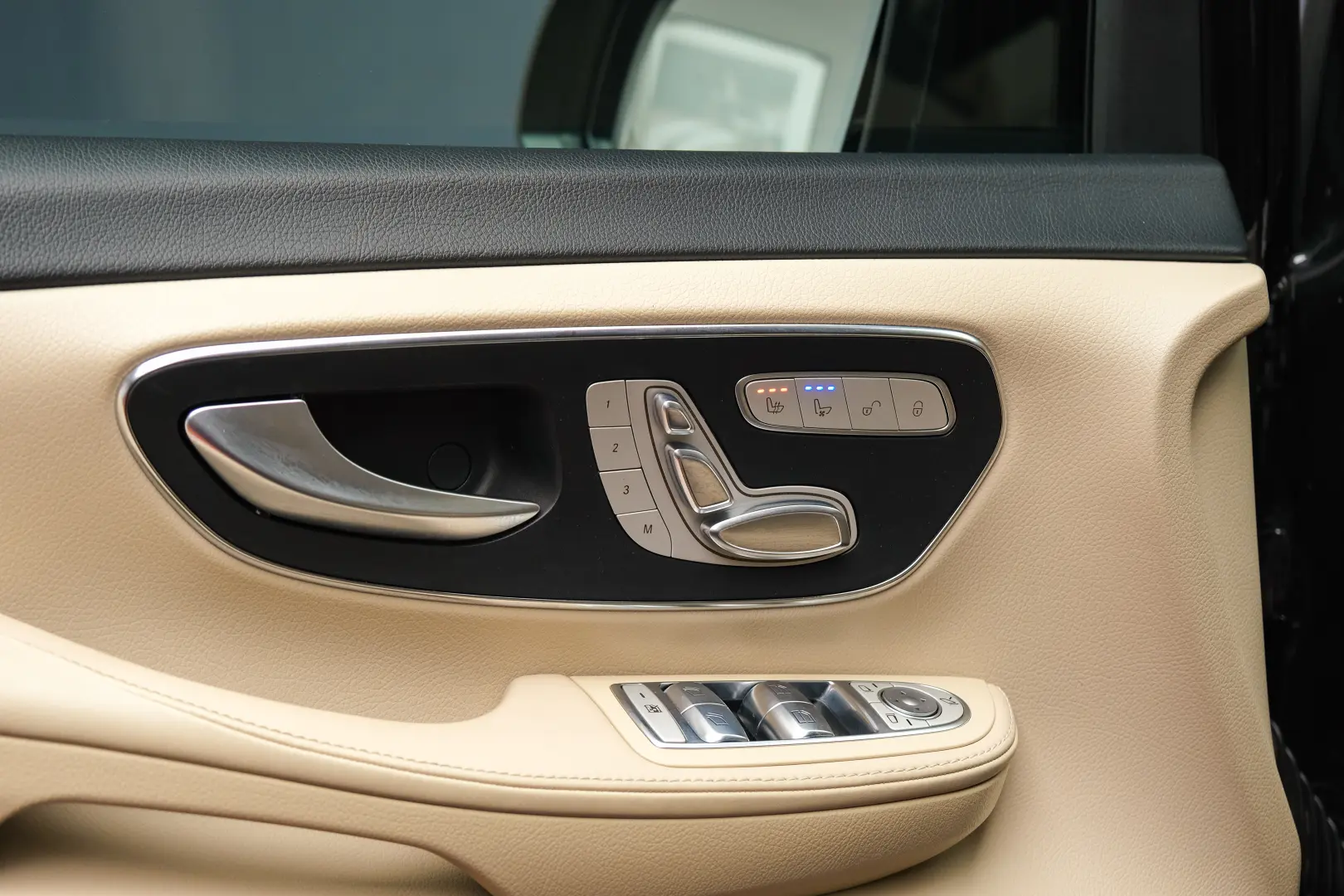 Mercedes-Benz V300 4Matic Individual Seats