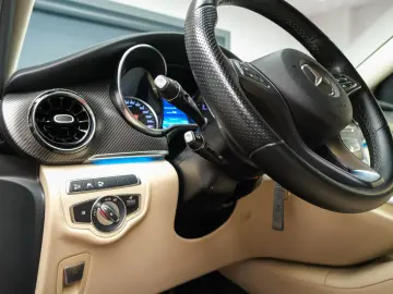 Mercedes-Benz V300 4Matic Individual Seats