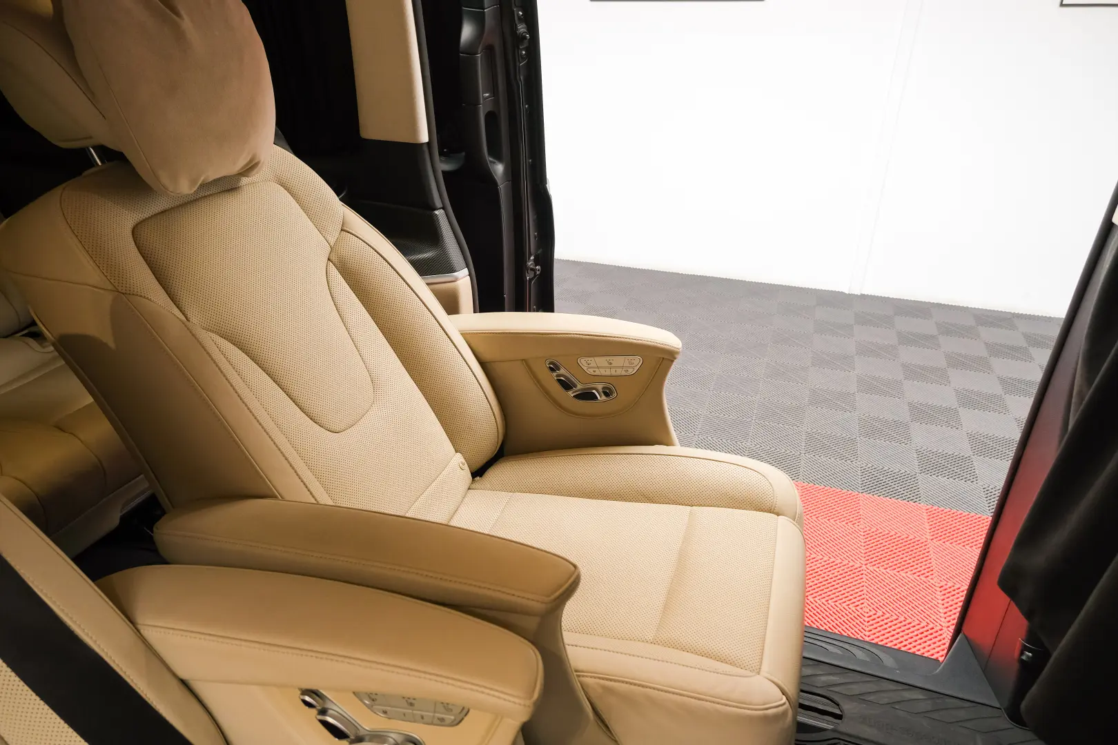 Mercedes-Benz V300 4Matic Individual Seats