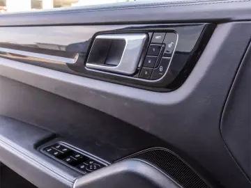 Porsche CAYENNE    3.0 BENZINA    2018    EURO 6    340 CP