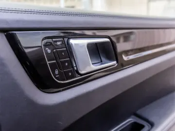 Porsche CAYENNE    3.0 BENZINA    2018    EURO 6    340 CP