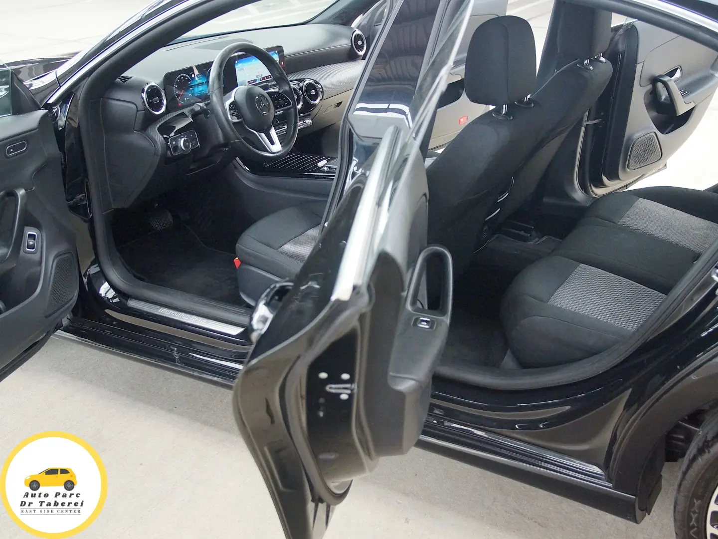 Mercedes-Benz CLA Business Coupe 200d DCT camera cockpit