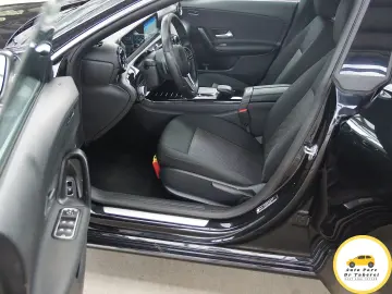 Mercedes-Benz CLA Business Coupe 200d DCT camera cockpit