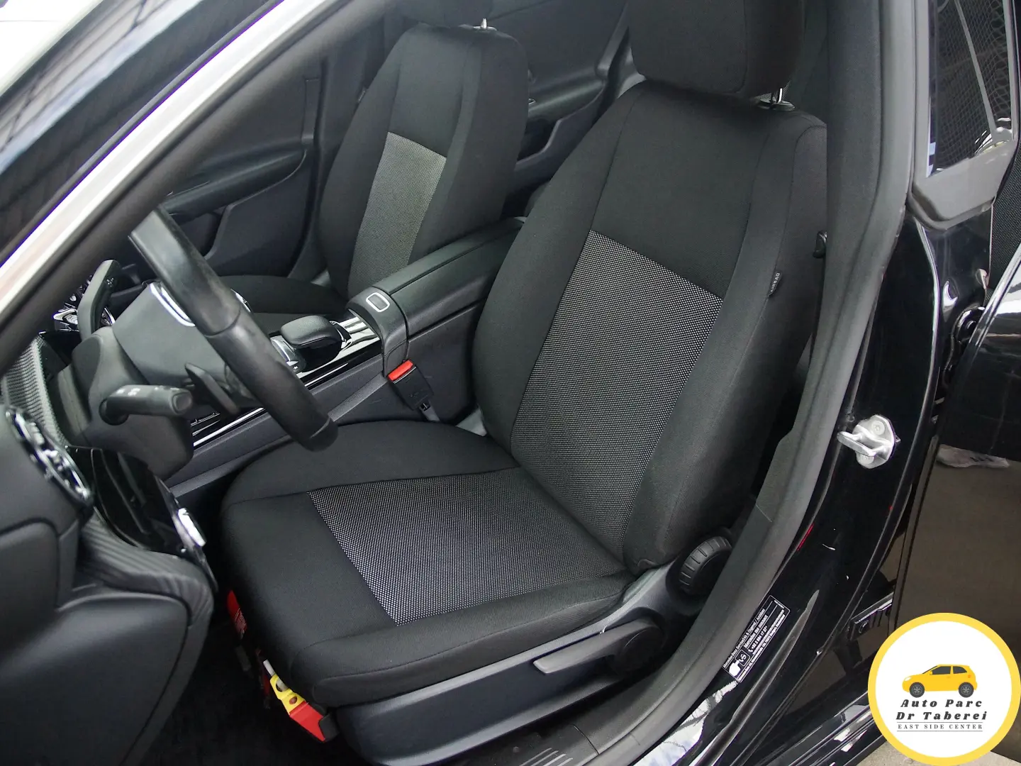 Mercedes-Benz CLA Business Coupe 200d DCT camera cockpit