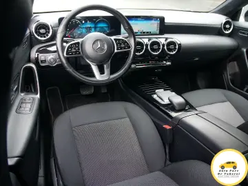Mercedes-Benz CLA Business Coupe 200d DCT camera cockpit