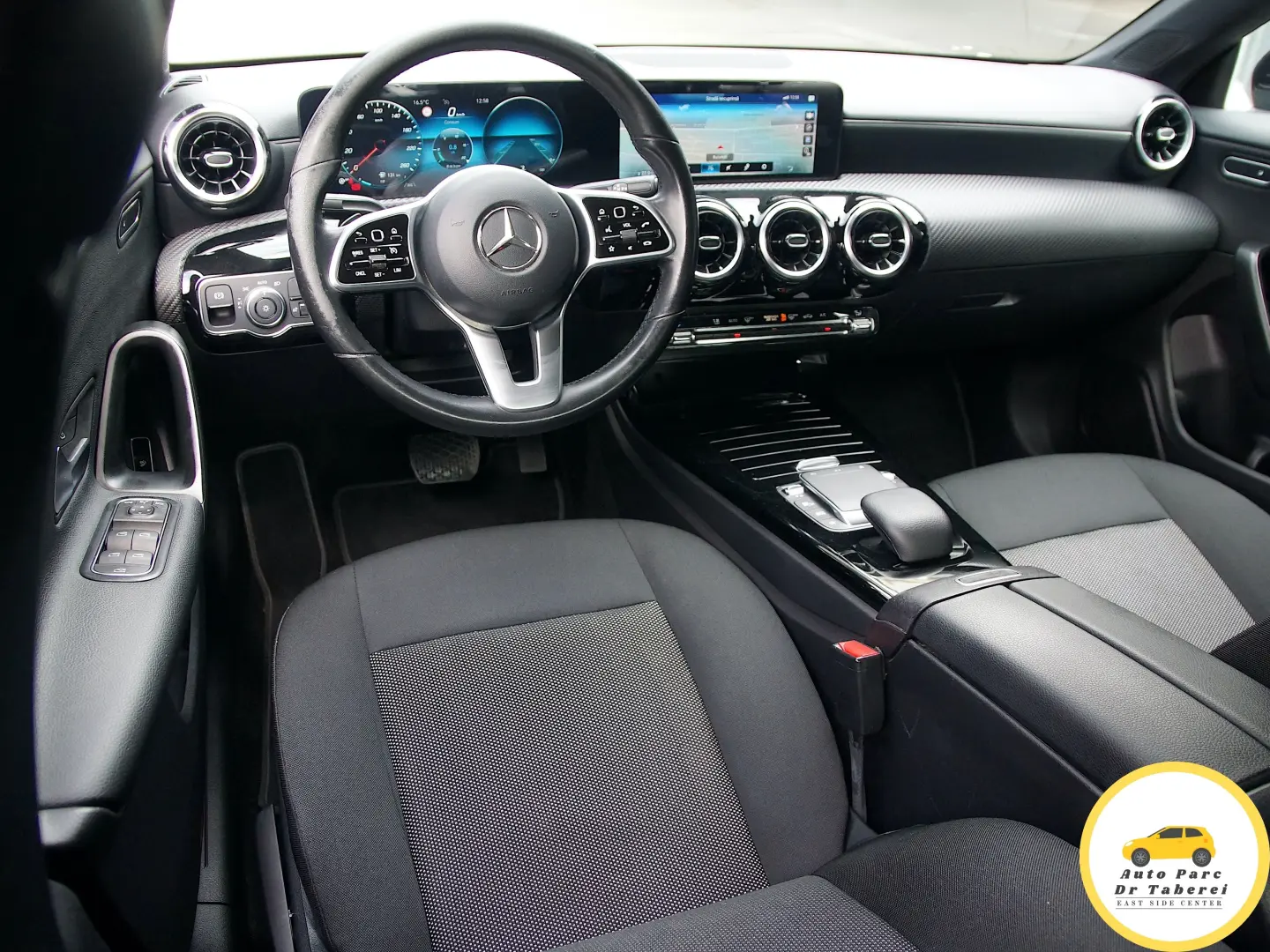 Mercedes-Benz CLA Business Coupe 200d DCT camera cockpit