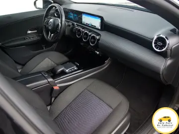 Mercedes-Benz CLA Business Coupe 200d DCT camera cockpit