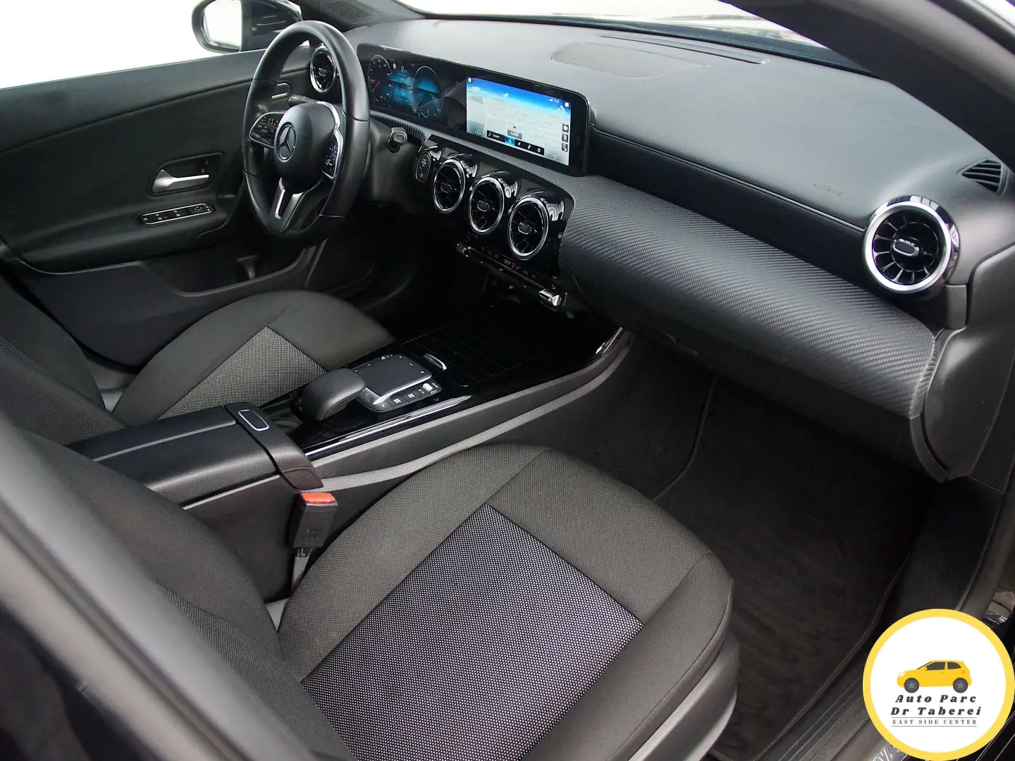 Mercedes-Benz CLA Business Coupe 200d DCT camera cockpit