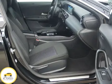 Mercedes-Benz CLA Business Coupe 200d DCT camera cockpit
