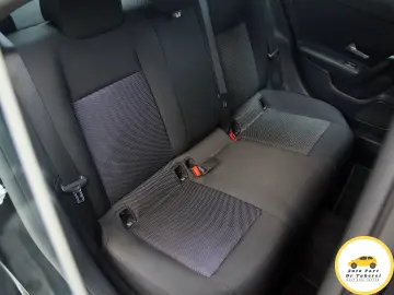 Mercedes-Benz CLA Business Coupe 200d DCT camera cockpit
