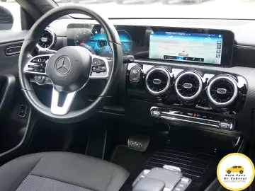 Mercedes-Benz CLA Business Coupe 200d DCT camera cockpit
