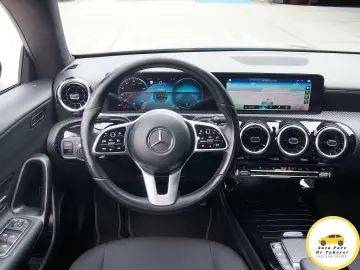 Mercedes-Benz CLA Business Coupe 200d DCT camera cockpit
