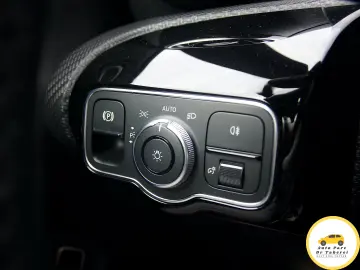 Mercedes-Benz CLA Business Coupe 200d DCT camera cockpit