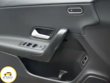 Mercedes-Benz CLA Business Coupe 200d DCT camera cockpit
