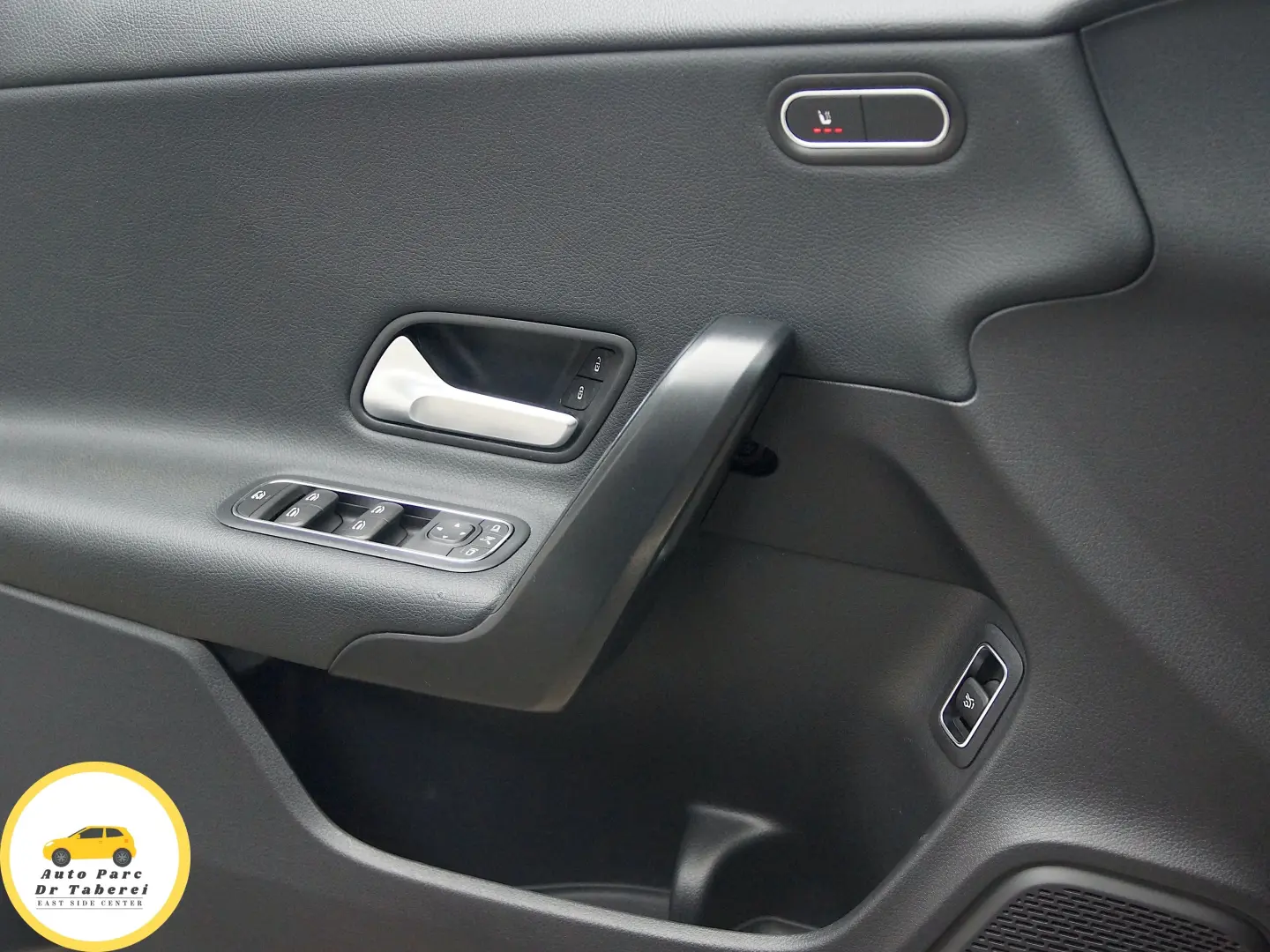 Mercedes-Benz CLA Business Coupe 200d DCT camera cockpit