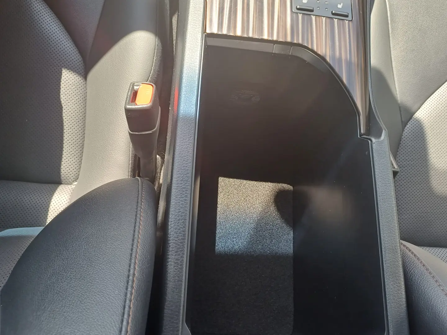 Toyota Camry Exclusive 2.5 Hybrid 218 CP