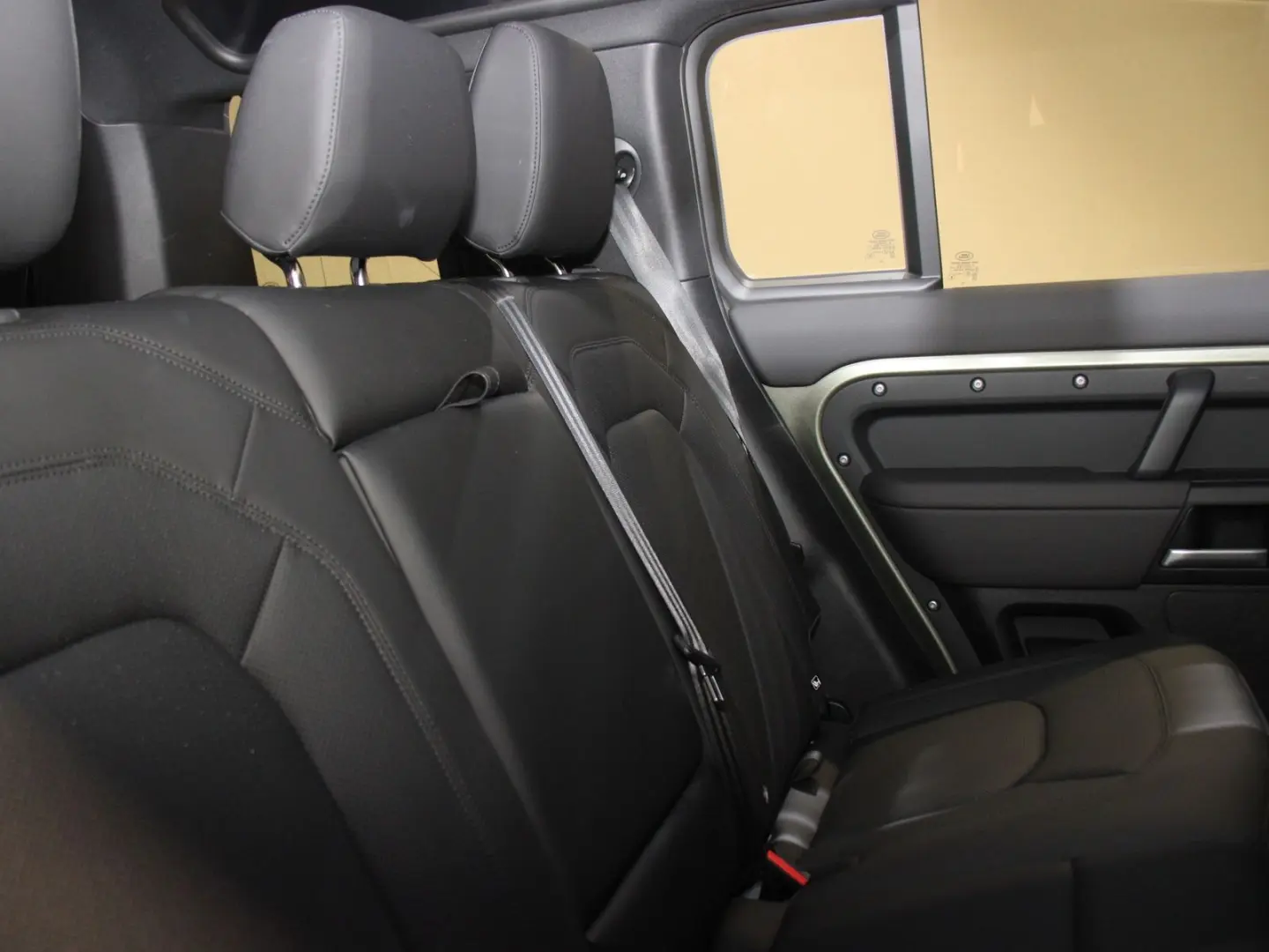 Defender 110 D300 X-Dynamic SE AHK Head-Up DAB