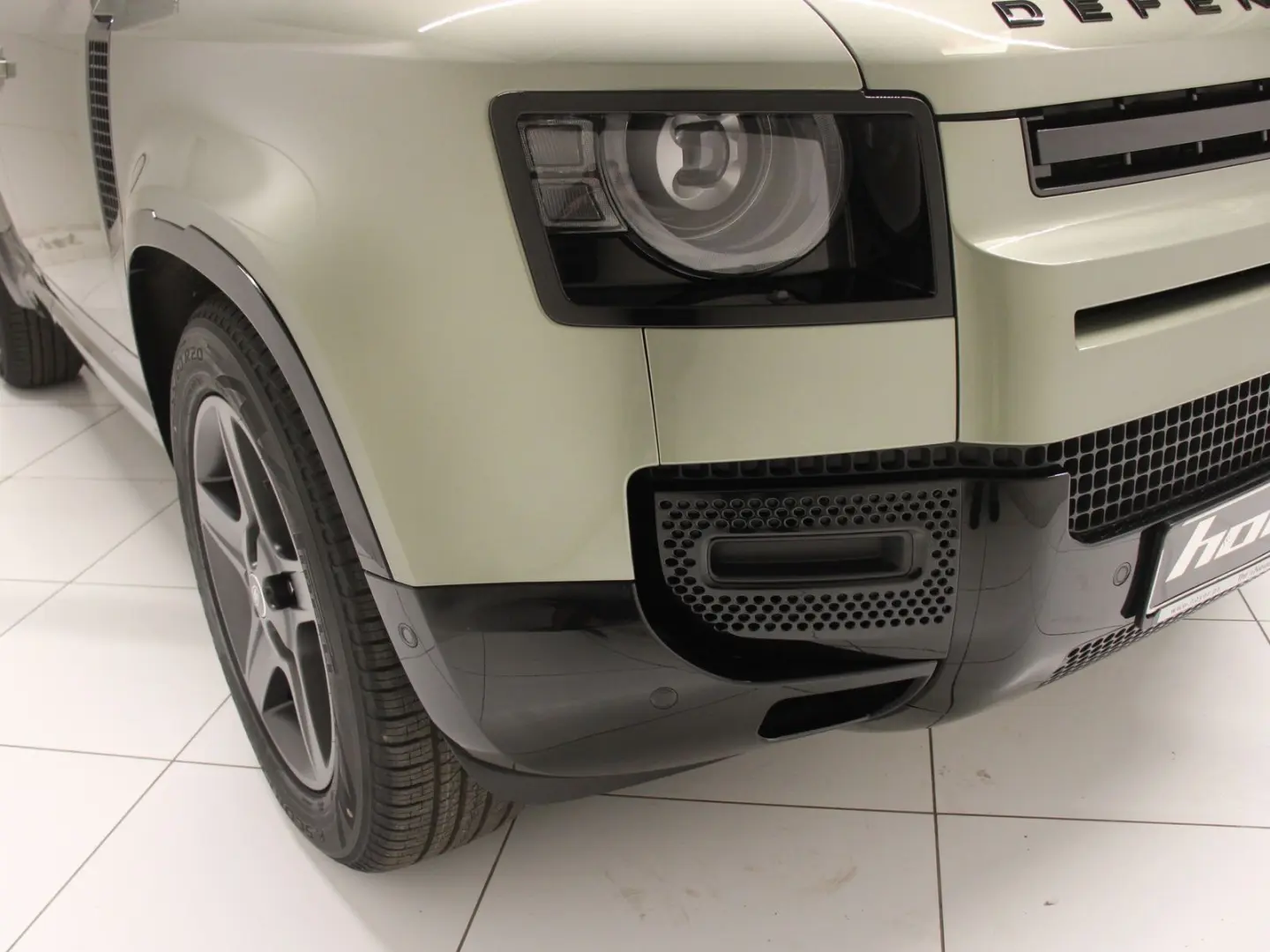 Defender 110 D300 X-Dynamic SE AHK Head-Up DAB