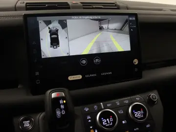 Defender 110 D300 X-Dynamic SE AHK Head-Up DAB