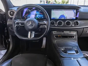 MERCEDES-BENZ E 300 de T// AMG //Facelift // 306 cp //