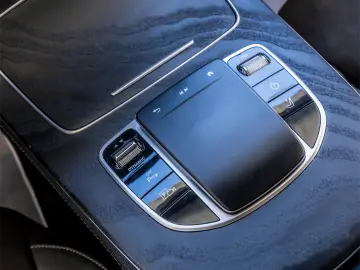 MERCEDES-BENZ E 300 de T// AMG //Facelift // 306 cp //